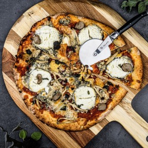 Laguiole pizza knife with cutting board
