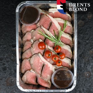 Ovenslee gesneden lenderollade in rode wijnjus