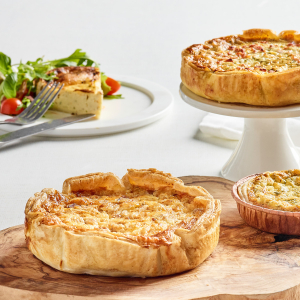 Quiche with tomato and mozzarella