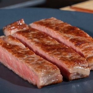 Japanese Wagyu sirloin steak Kagoshima A5+ BMS12