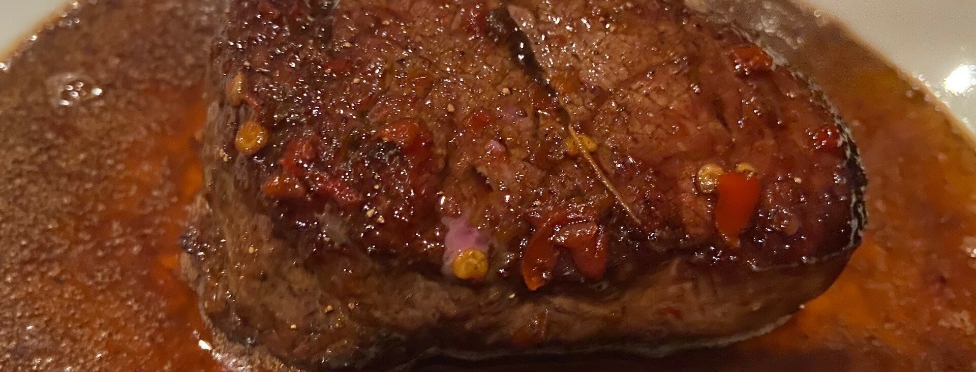Tender tournedos in sambal jus