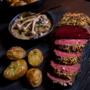 Chateaubriand with herb crust, mushroom sauce and roasted potatoes