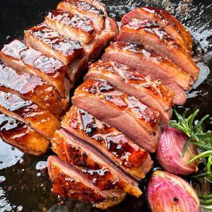Smoked duck breast with honey glaze and cracklings