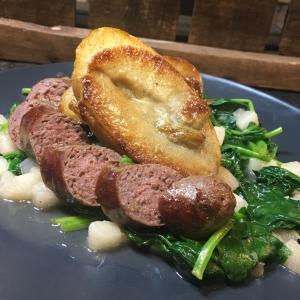 Livar sausage with spinach-pear salad and baked potato