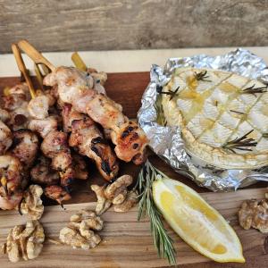Vegetable and chicken skewers with camembert from the BBQ