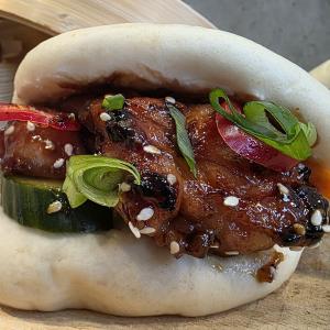 Bao buns with grilled sweetbreads glazed with Hoisin