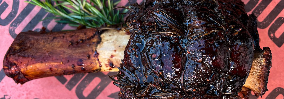 Beefhammer with honey and rosemary