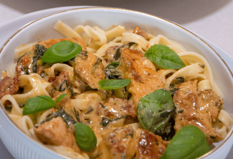 Creamy chicken breast with tagliatelle