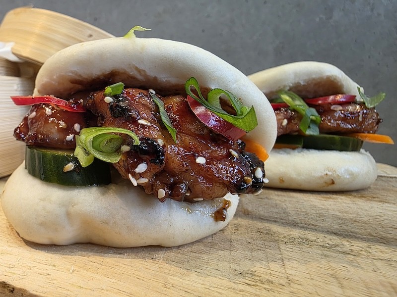 Bao buns with grilled sweetbreads glazed with Hoisin
